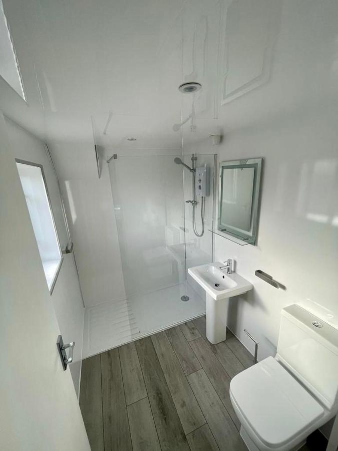 Triple Room Shower