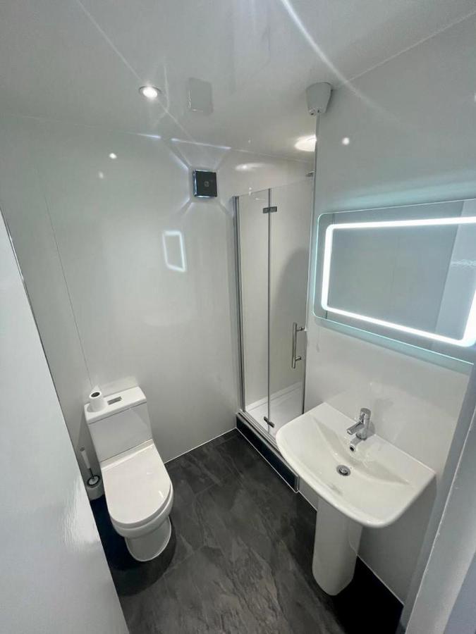 Triple Room Shower
